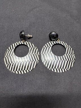 Black & White Geometric Dangle Earrings With Chevron Pattern - Lightweight Metal